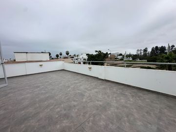 Amplia casa  con gran jardín y salida directa a parque privado 🏡☀