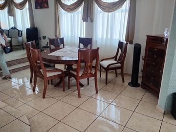 BONITA Y AMPLIA CASA CERCA DEL MERCADO DE ABASTOS, 3 RECAMARAS, COCINA EQUIPADA
