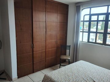 BONITA Y AMPLIA CASA CERCA DEL MERCADO DE ABASTOS, 3 RECAMARAS, COCINA EQUIPADA