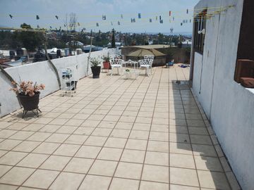 BONITA Y AMPLIA CASA CERCA DEL MERCADO DE ABASTOS, 3 RECAMARAS, COCINA EQUIPADA