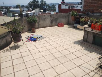 BONITA Y AMPLIA CASA CERCA DEL MERCADO DE ABASTOS, 3 RECAMARAS, COCINA EQUIPADA