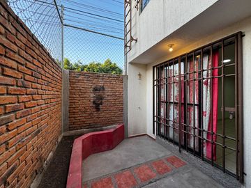 Casa en Venta en Cerrada Arboledas de Jacarandas con Roof