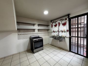 Casa en Venta en Cerrada Arboledas de Jacarandas con Roof