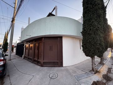 Casa en Venta en Cerrada Arboledas de Jacarandas con Roof