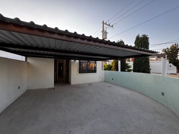 Casa en Venta en Cerrada Arboledas de Jacarandas con Roof