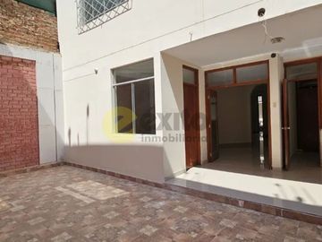 GRAN VENTA DE CASA DE TRES PISOS EN LA URB. LOURDES, PIURA