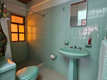 CASA CON ALBERCA EN EL CENTRO DE TEQUISQUIAPAN