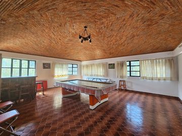 CASA CON ALBERCA EN EL CENTRO DE TEQUISQUIAPAN