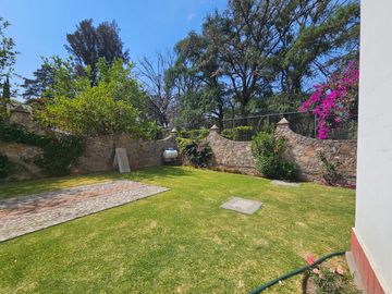 CASA CON ALBERCA EN EL CENTRO DE TEQUISQUIAPAN