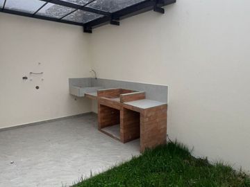 Venta de Casa nueva en Cuenca, sector Ricaurte cerca de las 4 esquinas