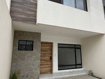 Venta de Casa nueva en Cuenca, sector Ricaurte cerca de las 4 esquinas