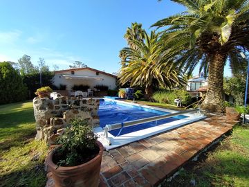 RESIDENCIA EN VENTA CON ALBERCA DENTRO DE EXCLUSIVO FRACCIONAMIENTO
