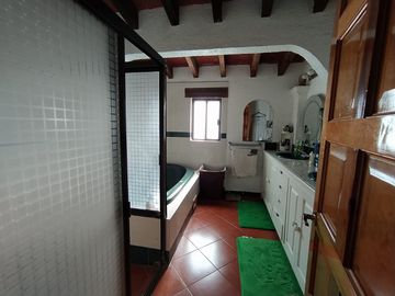 RESIDENCIA EN VENTA CON ALBERCA DENTRO DE EXCLUSIVO FRACCIONAMIENTO