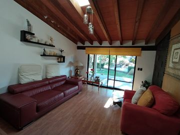 RESIDENCIA EN VENTA CON ALBERCA DENTRO DE EXCLUSIVO FRACCIONAMIENTO