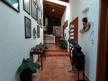 RESIDENCIA EN VENTA CON ALBERCA DENTRO DE EXCLUSIVO FRACCIONAMIENTO