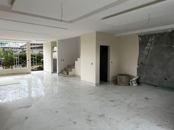 Venta de Casa nueva en Cuenca, sector Ricaurte cerca del colegio sudamericano