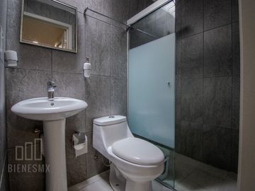 Remodelada, equipada y de una sola planta en el corazón de Guadalajara