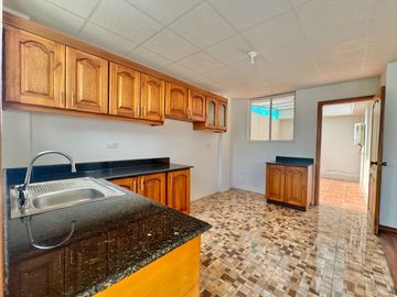 VENTA CASA RENTERA / CARCELÉN SECTOR COLEGO AMERICANO