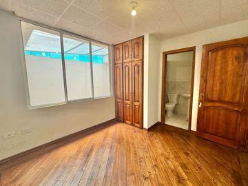 VENTA CASA RENTERA / CARCELÉN SECTOR COLEGO AMERICANO