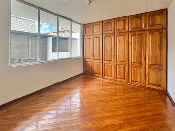 VENTA CASA RENTERA / CARCELÉN SECTOR COLEGO AMERICANO