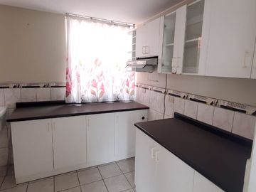 VENDO BONITO DPTO DE 02 HAB LISTO PARA MUDARSE EN SURCO