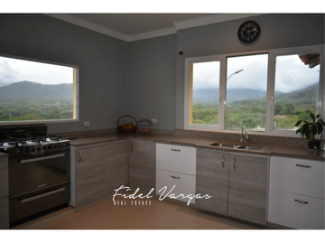 VENTA CASA EN CONJUNTO CON PISCINA CERCA DEL RIO BONDA STA MTA – F.V