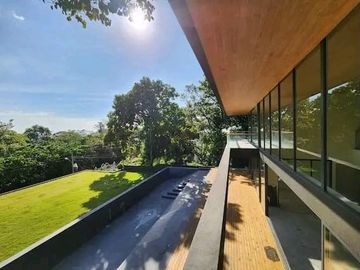 Hilltop Beach Home with Elevator, Pool & Wine Cav – Tali, Nasugbu