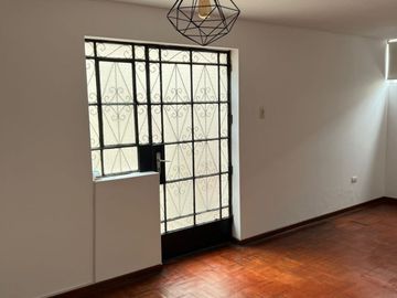 Venta de departamento independiente en San Isidro
