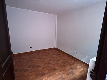VENDO CASA DE 3 DPTOS. + AZOTEA URB. LAS MALVAS CALLAO