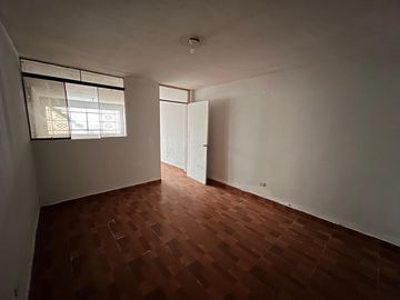 VENDO CASA DE 3 DPTOS. + AZOTEA URB. LAS MALVAS CALLAO