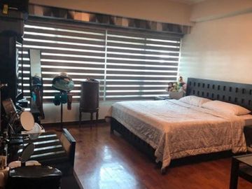 FOR SALE - Condo Unit with Balcony with Skyline Views in The Residences at Greenbelt, Laguna Tower, Brgy. San Lorenzo, Makati City