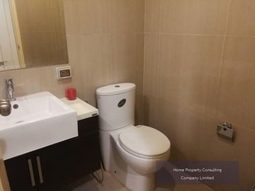 Condo for Sale: Villa Asoke Only 120 meters (2-min walk) to MRT Phetchaburi Prime location in the heart of the city, ideal for living or investment