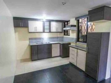 Casa Rentera de VENTA, Unica oportunidad a 1 cuadra de la Av. Mariscal Sucre