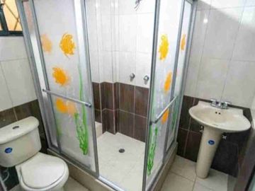 Casa Rentera de VENTA, Unica oportunidad a 1 cuadra de la Av. Mariscal Sucre