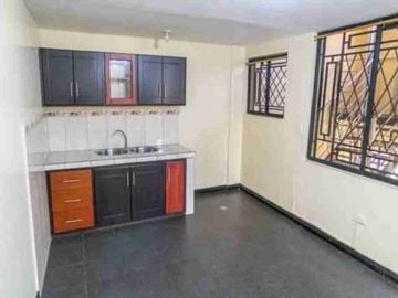 Casa Rentera de VENTA, Unica oportunidad a 1 cuadra de la Av. Mariscal Sucre