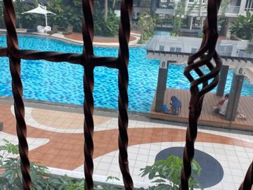 Jual Cepat Lantai 2 Semi Furnished View Kolam Renang