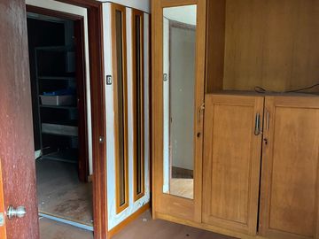 Jual Cepat Lantai 2 Semi Furnished View Kolam Renang