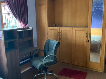 Jual Cepat Lantai 2 Semi Furnished View Kolam Renang