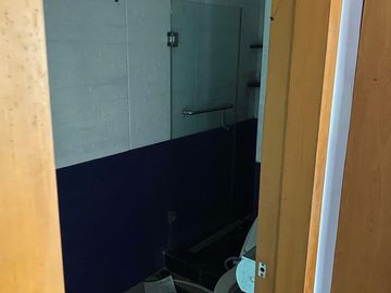 Jual Cepat Lantai 2 Semi Furnished View Kolam Renang