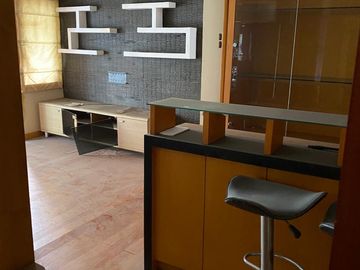 Jual Cepat Lantai 2 Semi Furnished View Kolam Renang