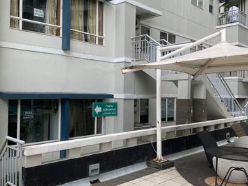 Jual Cepat Lantai 2 Semi Furnished View Kolam Renang