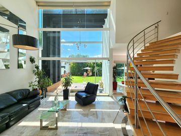 CASA CON AMPLIO JARDÍN EN VENTA, JURICA MISIONES, JURIQUILLA, Qro.