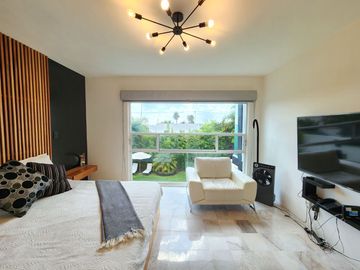 CASA CON AMPLIO JARDÍN EN VENTA, JURICA MISIONES, JURIQUILLA, Qro.