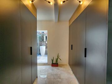 CASA CON AMPLIO JARDÍN EN VENTA, JURICA MISIONES, JURIQUILLA, Qro.
