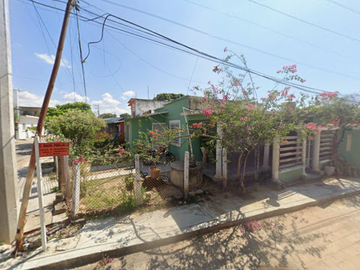 Casa en Calle Miguel Padilla, Del Valle, Tonalá, Chiapas, Mexico, NO CREDITO