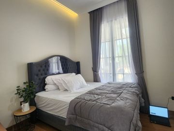 Townhouse Cantik American Classic Area Cirendeu Tangerang Selatan
