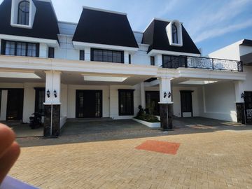 Townhouse Cantik American Classic Area Cirendeu Tangerang Selatan