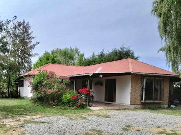 Se vende Parcela con casa en Linares