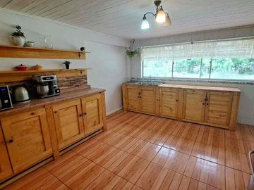 Se vende Parcela con casa en Linares