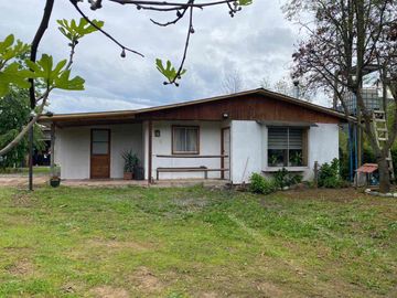 Se vende terreno con casa en Carretones